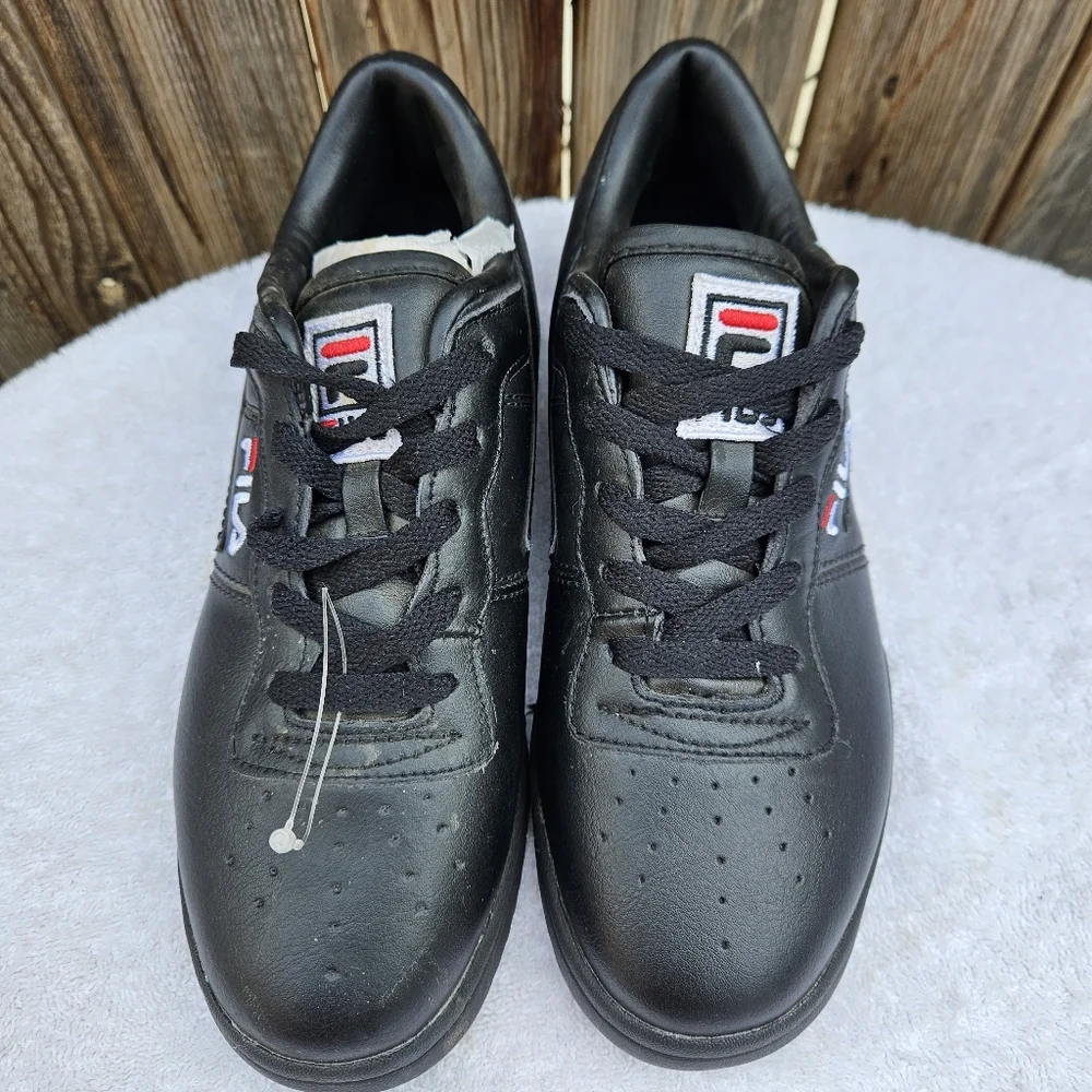 Fila Big Kids  Black and Red Sneakers  Size 5 - Picture 9 of 16